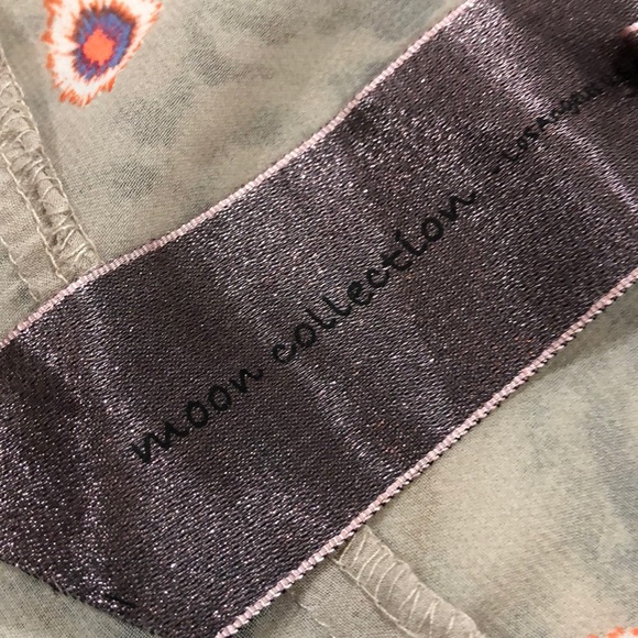 MOON Collection boho sheer floral bell sleeve top - Picture 4 of 5